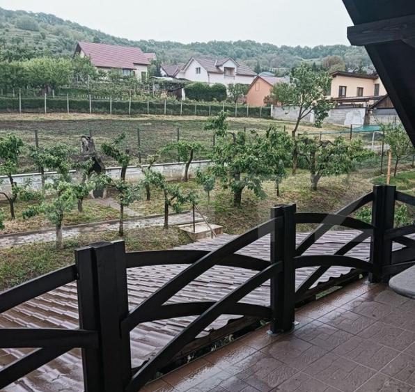 Casa individuala cu 5 camere, 240 mp, 12,8 ari teren, zona - 21