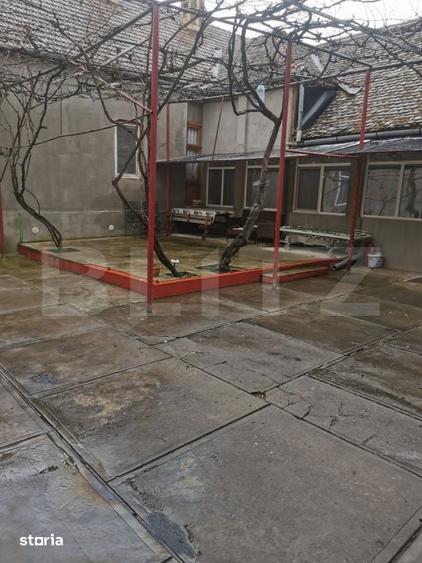 Casa de vanzare, 6 camere, 535 mp, zona Varias - 9