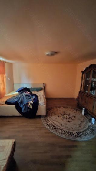 Casa de vanzare in rosu - 1