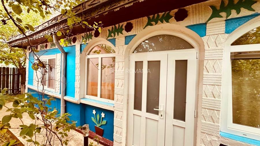 Casa batraneasca de vanzare, cu anexe, 2900 mp teren, zona Pausesti Casa batraneasca de vanzare, cu anexe, 2900 mp teren, zona Pausesti
