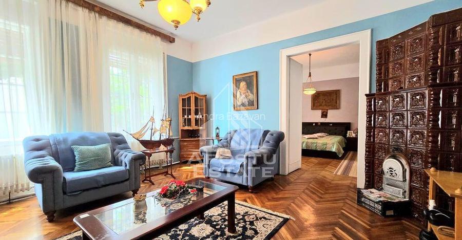 Apartament cu 4 camere, cladire istorica, zona centrala Apartament cu 4 camere, cladire istorica, zona centrala