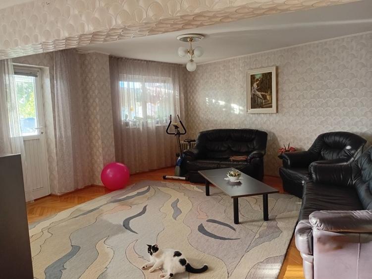 Apartament cu 4 camere decomandat, mobilat în Central