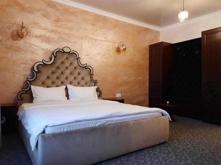 Domeniu turistic, zona pitoreasca, priveliste, aer curat, conditii speciale - 17