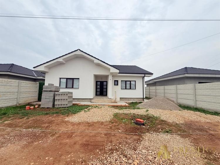 Casa noua cu 3 dormitoare de vanzare fara TVA in Santandrei - Bihor - 1