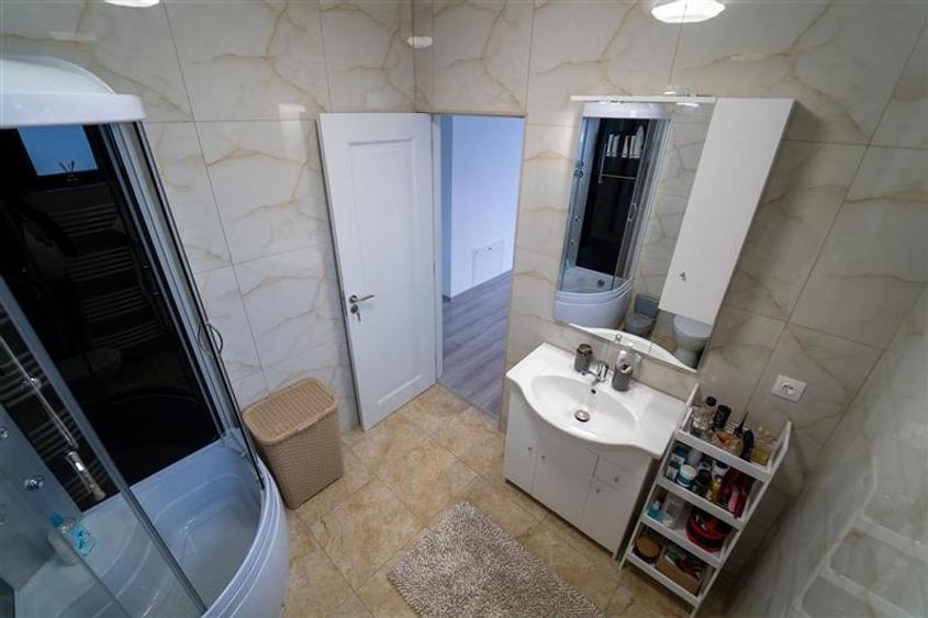 Casa standarde ridicate, la cheie  , 4 + camere, cu garaj atasat de casa si 410 - 8