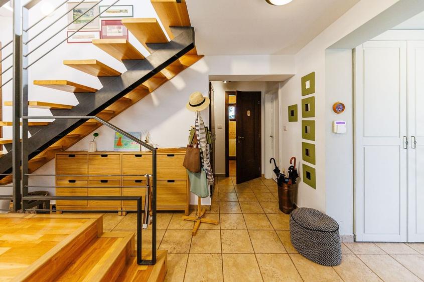 Locuiește lângă pădure, dar cu toate facilitățile la îndemână - 13