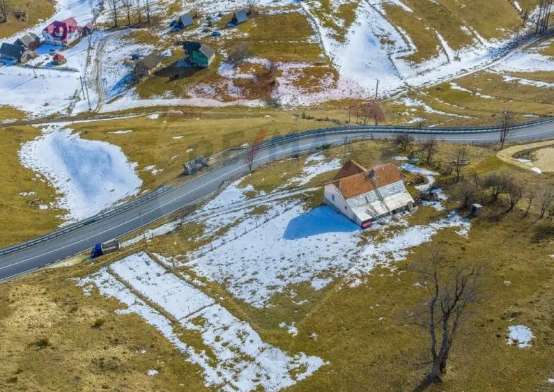 Teren intravilan CU PRIVELISTE DE POVESTE- Fundata- Romania - 8