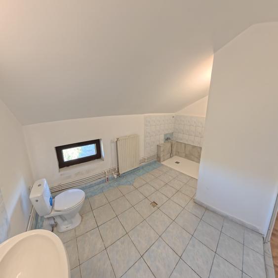 Vilă spațioasă cu 12 camere, teren generos și multiple facilități - 17