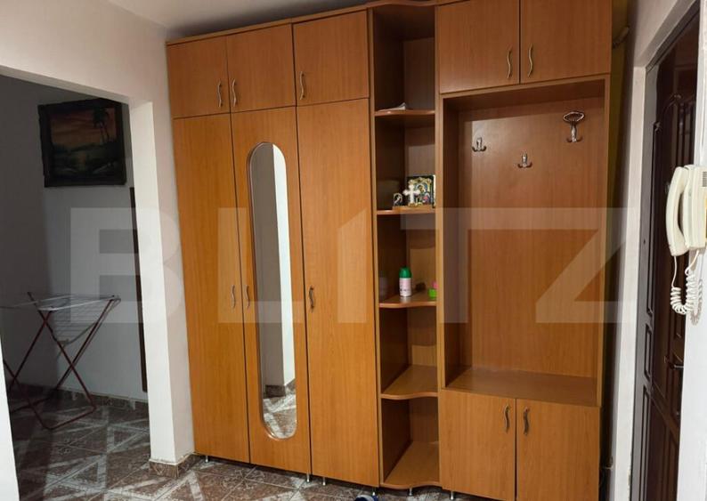 Apartament de vanzare 3 camere, etaj 4/5, zona Bradet - 2