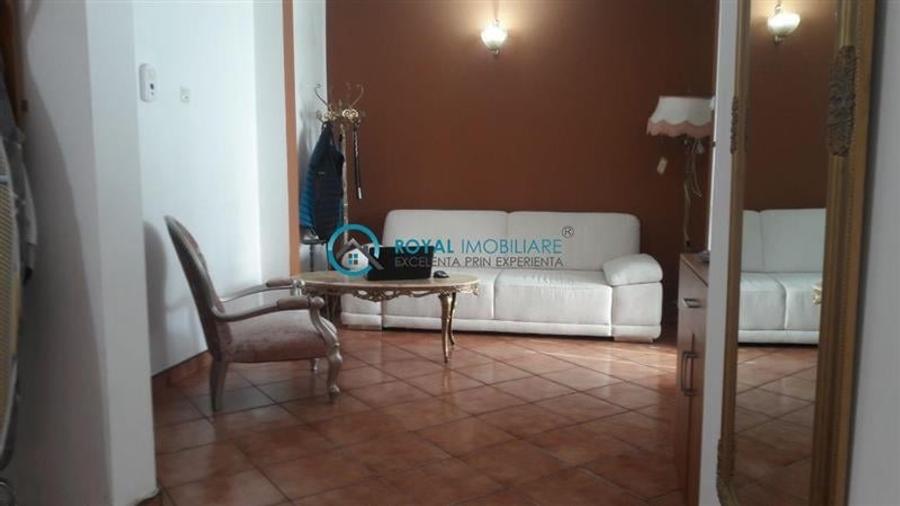 Royal Imobiliare - Vanzare Apartament zona Ultracentrala - 2