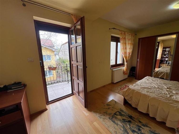 Proprietate deosebita de vanzare in centrul Bacaului- eleganta, istorie si inves - 31