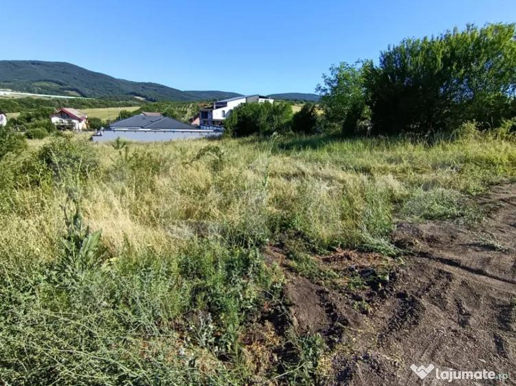 Teren in suprafa?a de 1100 mp, pe strada Crasnei - 3