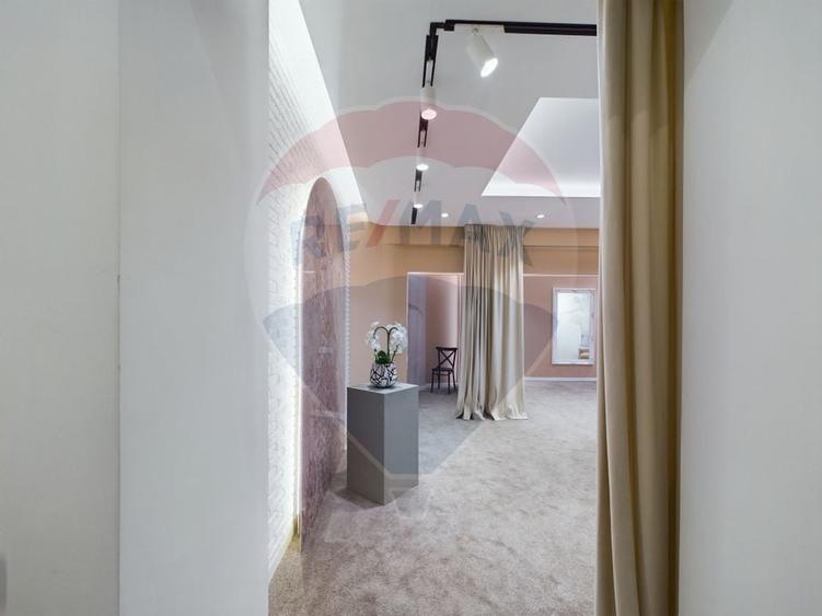 Apartament cu 3 camere semidecomandat în P-ța Dorobanți