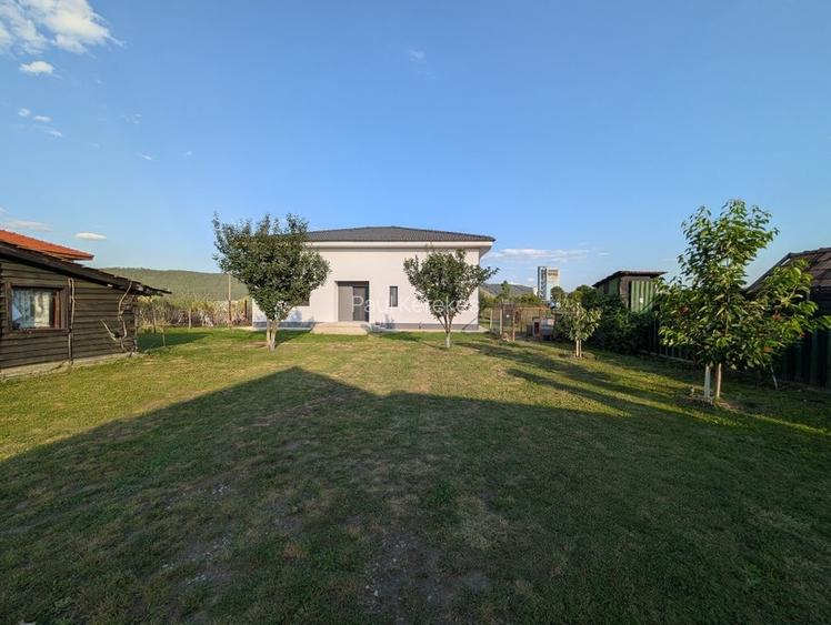 Proprietate mixtă rezidențial + comercial, 1.400 mp teren, Fundătura