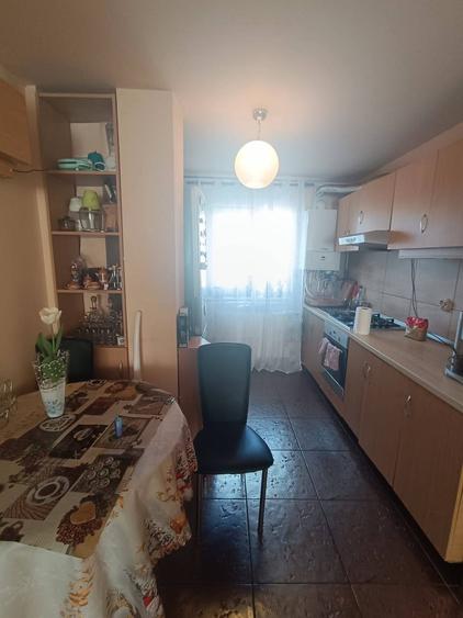 Apartament 4 camere, de vanzare, decomandat, Mana?tur, strada Mehedin?i, etaj 2/4 - 7