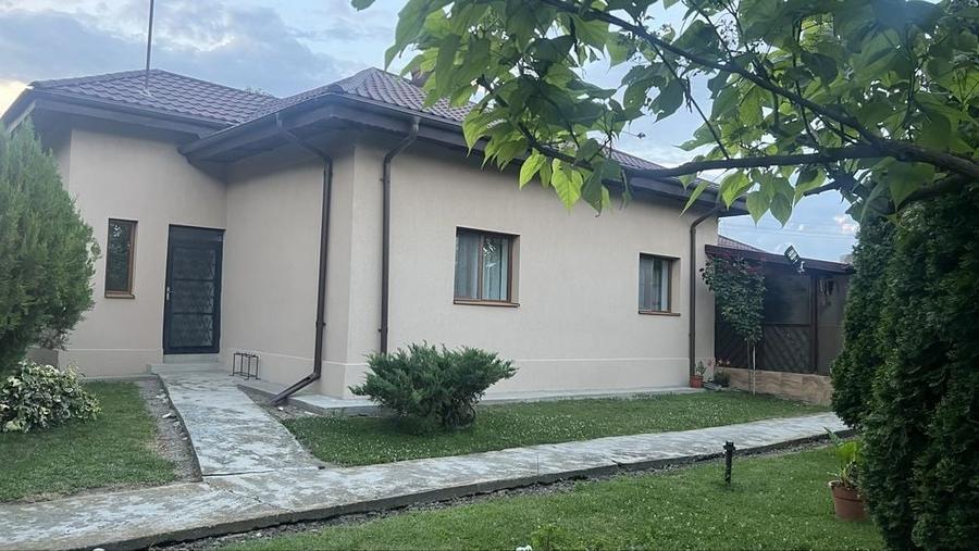 Casă cu 4 camere în Gherghița
