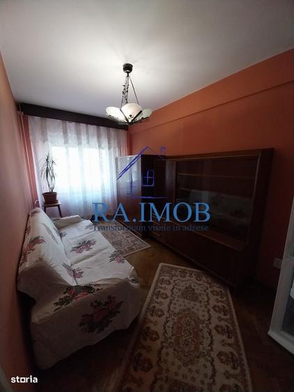 Apartament cu 3 camere semidecomandat în Ultracentral