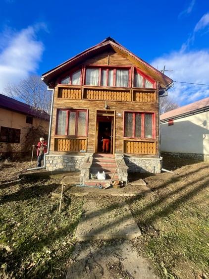 Casa de lemn 110 mp in Cornu de Jos - 1