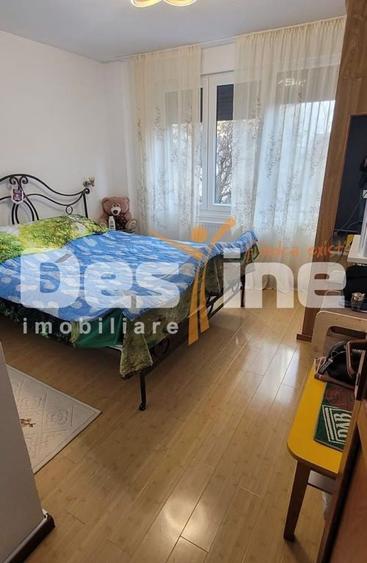 Apartament cu 3 camere decomandat în Craiter