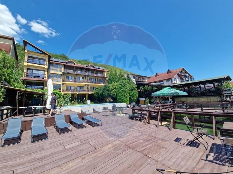 Vanzare  Pensiunea La Ponton / 20 camere / Parcare /  Eselnita - 3