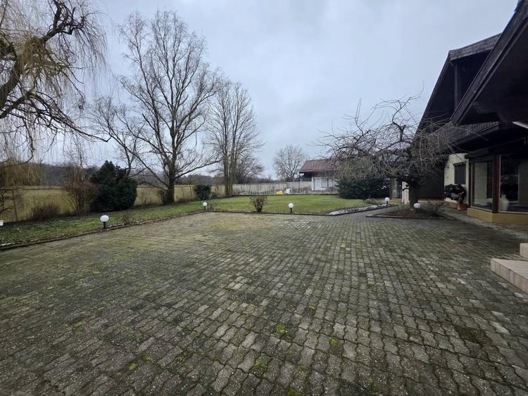 Vila deosebita de vanzare in Otopeni langa ''Ana Aslan'' - arhitectura germana - 77