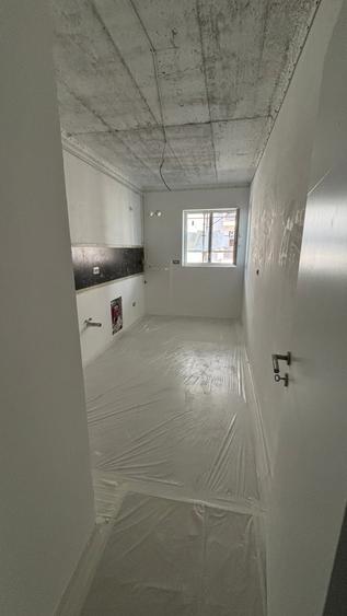 Garsonieră decomandată, etaj 2, bloc nou, M. Apărătorii Patriei - 2