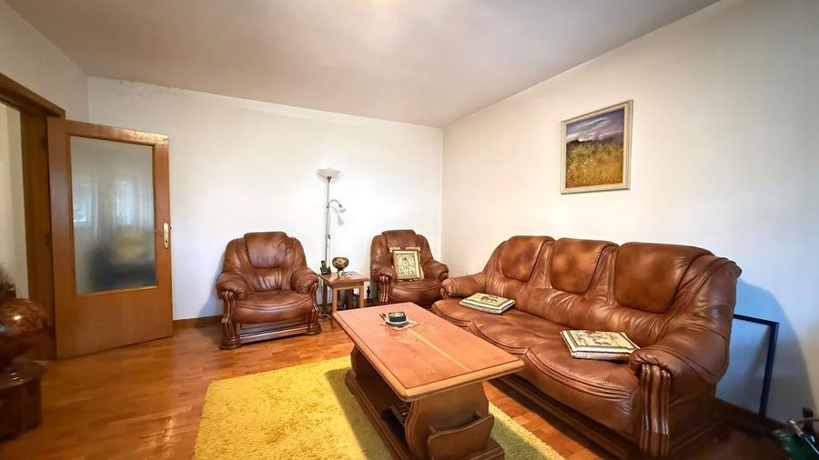 Apartament cu 3 camere decomandat în Decebal