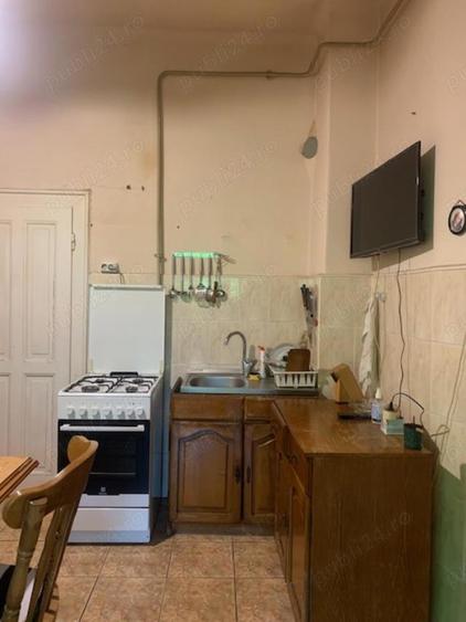 Vand casa , situata central , str.T.Grozavescu nr.25 - 8