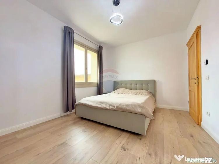 Casă cu 7 camere cu Teren 357 Mp în Romanilor