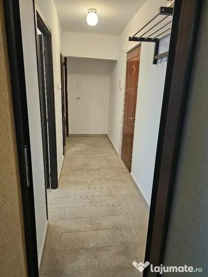 Apartament cu 2 camere decomandat în Tractorul