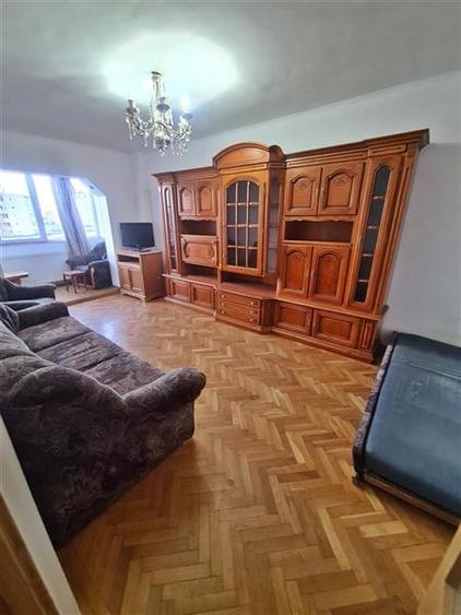 Apartament cu 3 camere decomandat, mobilat în Răcădău