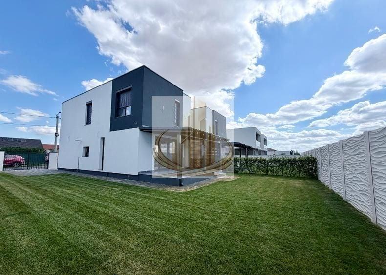 Duplex cu 5 camere cu Canalizare în Moșnița Nouă