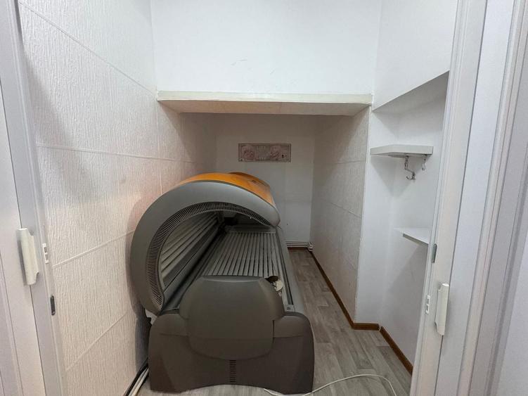 Casă individuală cu 8 camere cu Canalizare în Central