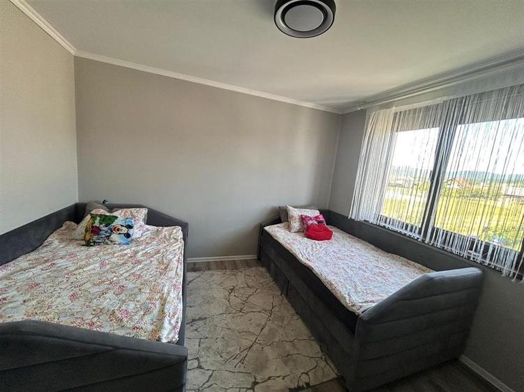 Casă cu 4 camere cu Teren 300 Mp în Săsar