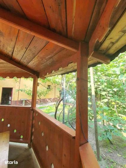 Casă cu 7 camere cu Teren 2500 Mp în Brateiu
