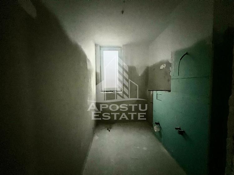 Apartament cu 2 camere semidecomandat în Aradului