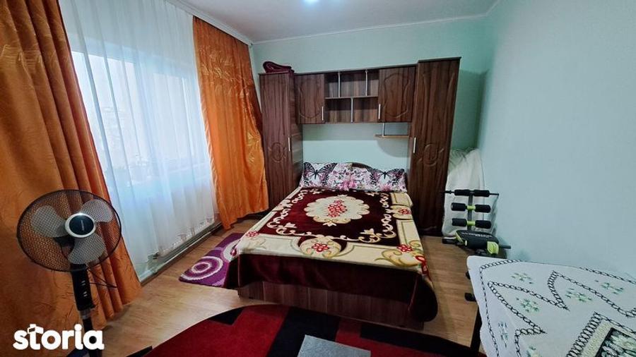Apartament cu 3 camere decomandat în Chercea