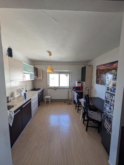 Apartament cu 3 camere decomandat, mobilat în Drumul Sării