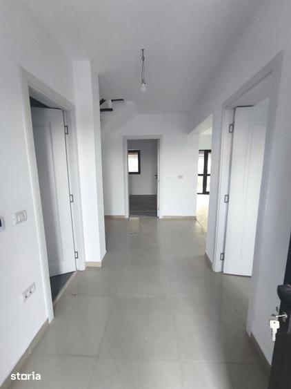 Casă cu 5 camere cu Teren 480 Mp în Valea Lupului