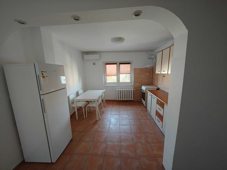 Apartament cu 2 camere decomandat în Panduri