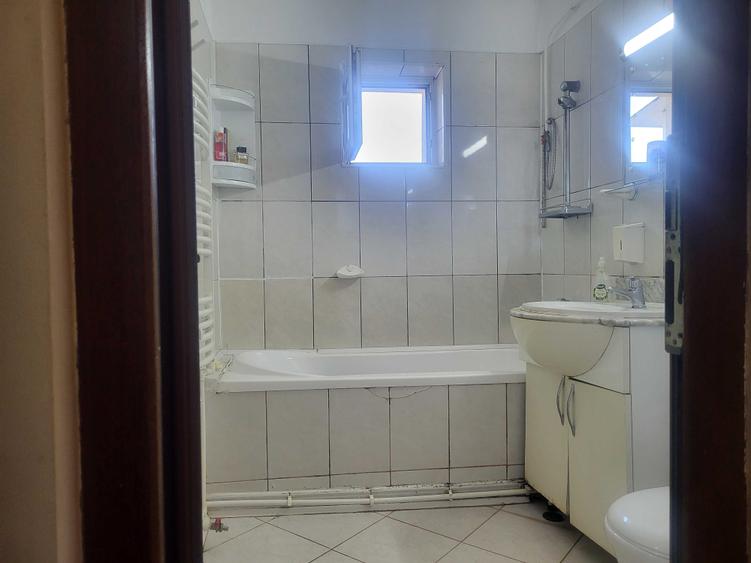 Apartament cu 3 camere decomandat în Obcini