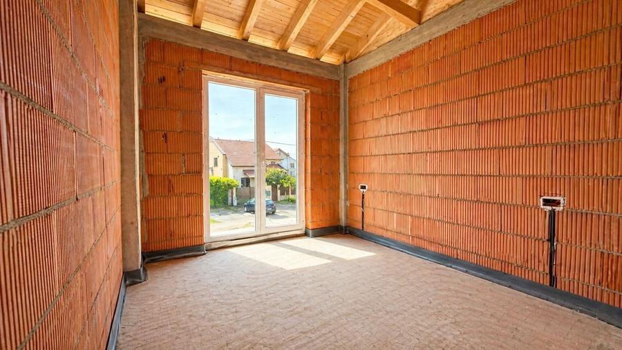 Duplex cu 3 camere cu Canalizare în Remetea Mare