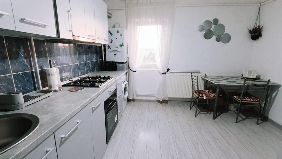 Apartament cu 2 camere nedecomandat în Piața