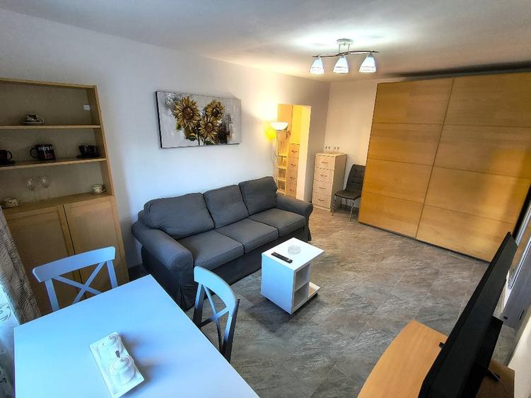 Apartament cu 2 camere semidecomandat, mobilat în Iancului
