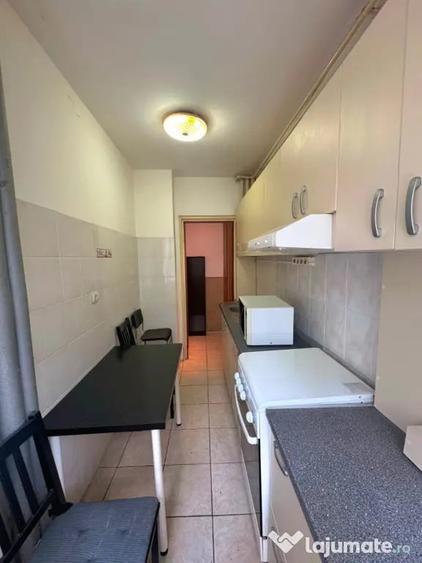 Apartament cu 3 camere semidecomandat în Drumul Taberei