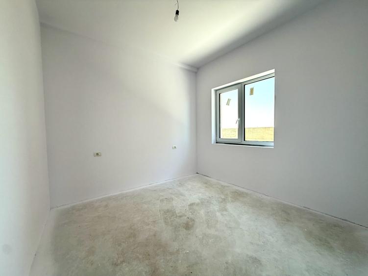 Duplex cu 4 camere cu Canalizare în Sânandrei