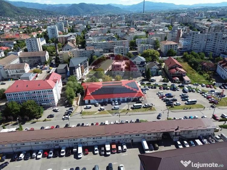 Spațiu comercial, de 1,100 mp, în Central
