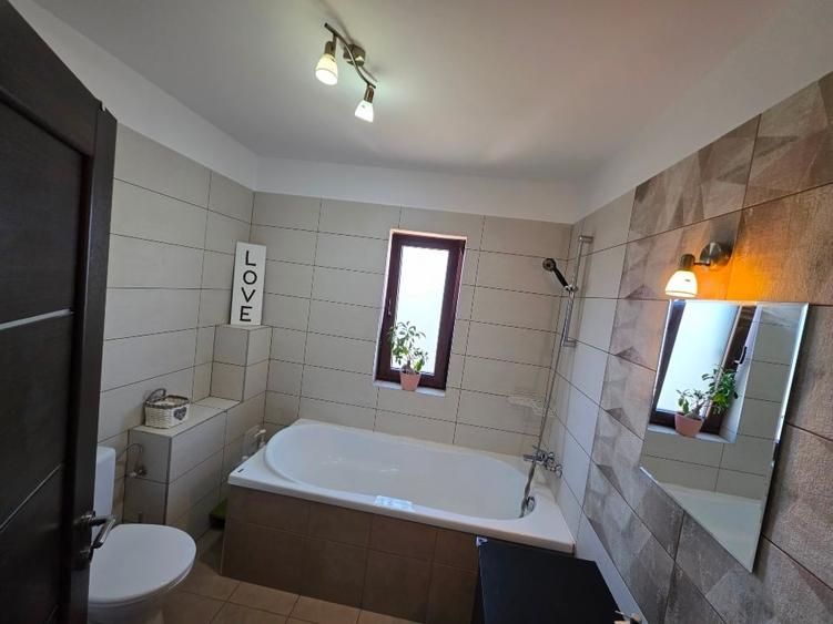 Apartament cu 2 camere semidecomandat, mobilat în Giroc