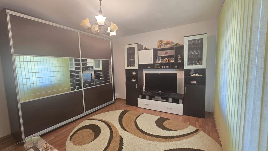 Apartament cu 3 camere decomandat în Nerva Traian