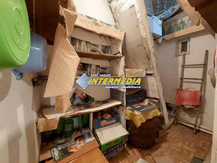 Casă individuală cu 3 camere cu Canalizare în Central